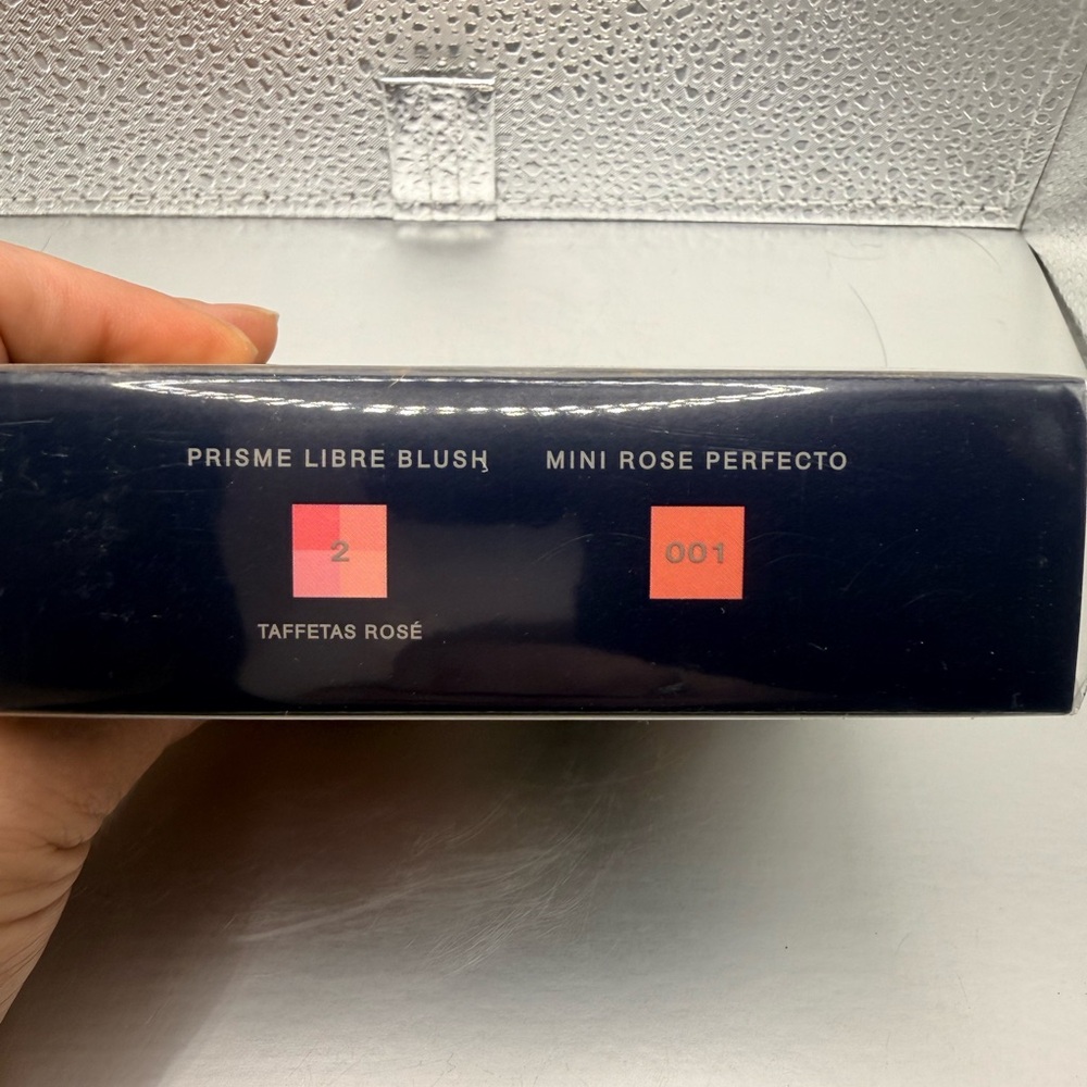 GIVENCHY Limited Edition PRISME LIBRE BLUSH & PERFECTO MINI LIP BALM SET - Picture 3 of 4